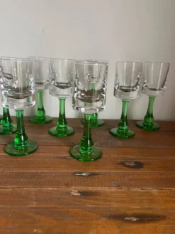 11 verres à pied