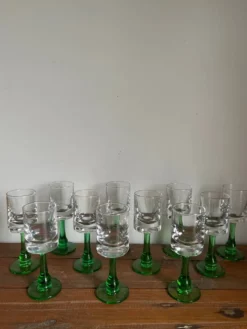 11 verres à pied