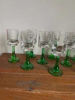 11 verres à pied