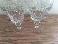 8 verres à pied