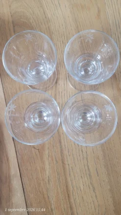 4 verres à pied Art Déco en verre gravé
