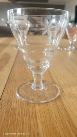4 verres à pied Art Déco en verre gravé