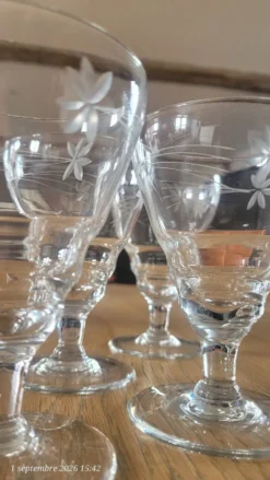 4 verres à pied Art Déco en verre gravé