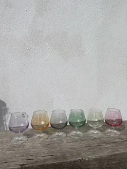 6 verres à pied ballon multicolores