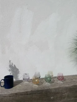 6 verres à pied ballon multicolores