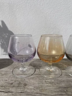 6 verres à pied ballon multicolores
