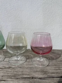 6 verres à pied ballon multicolores