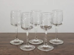 5 verres à pied à digestif en cristal gravé frise feuilles de lauriers