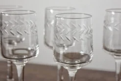 5 verres à pied à digestif en cristal gravé frise feuilles de lauriers