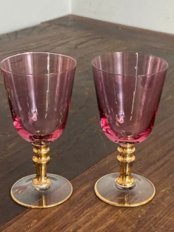 Verres à pied en cristal coloré irisé