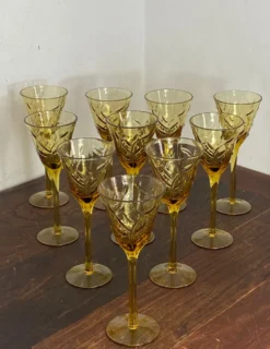 Verres à pied en verre ambré