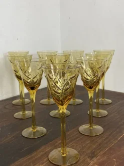 Verres à pied en verre ambré