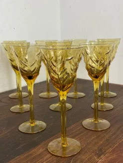 Verres à pied en verre ambré