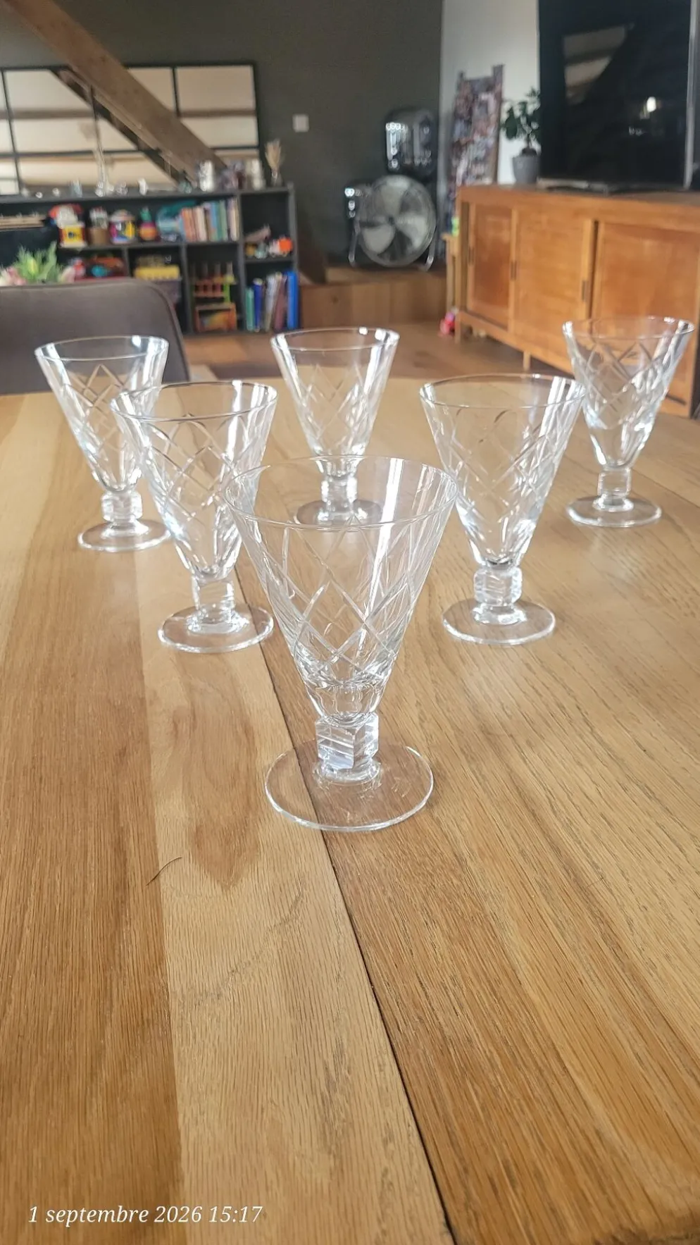 6 verres à pied en verre gravé