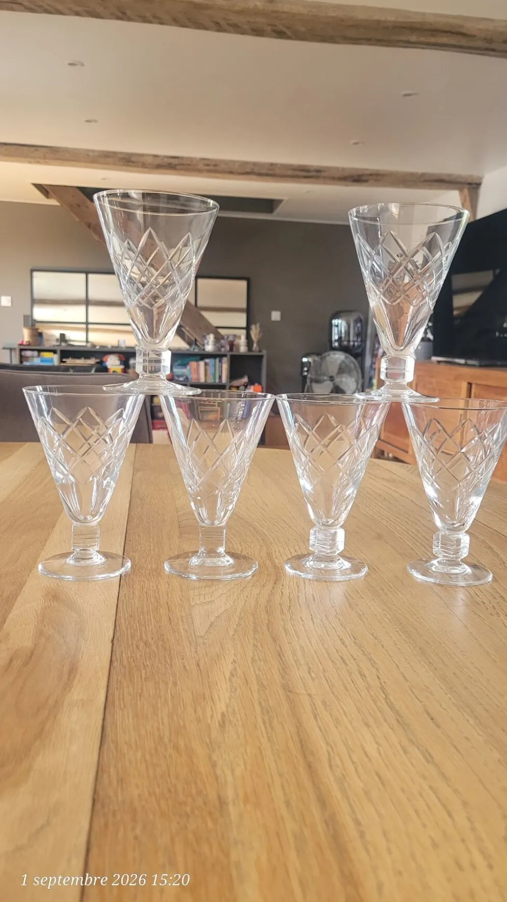 6 verres à pied en verre gravé