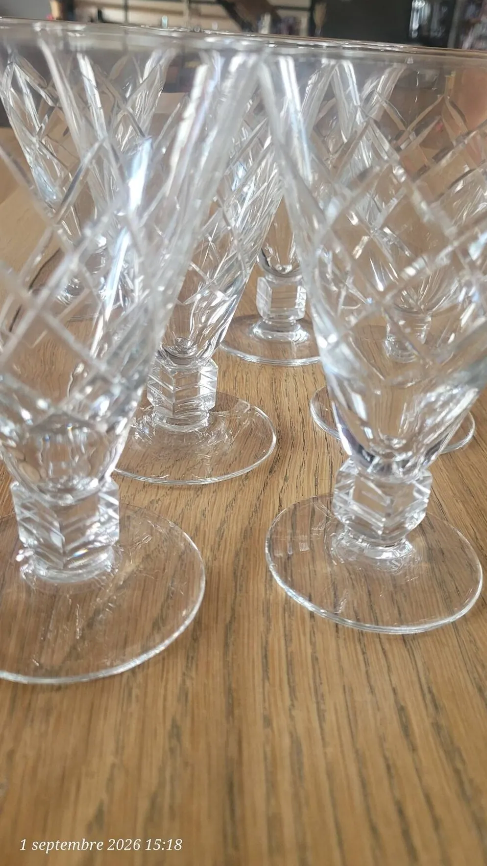 6 verres à pied en verre gravé