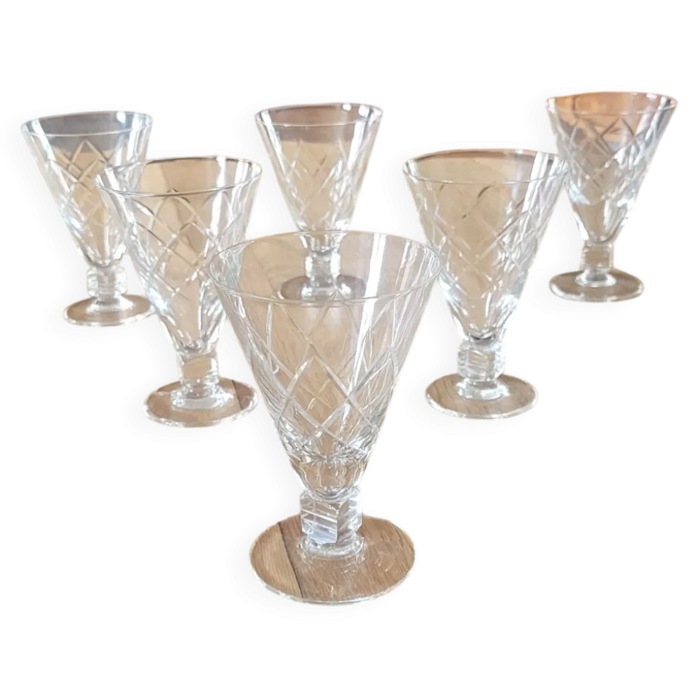 6 verres à pied en verre gravé