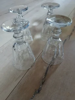 4 verres à pied en verre épais
