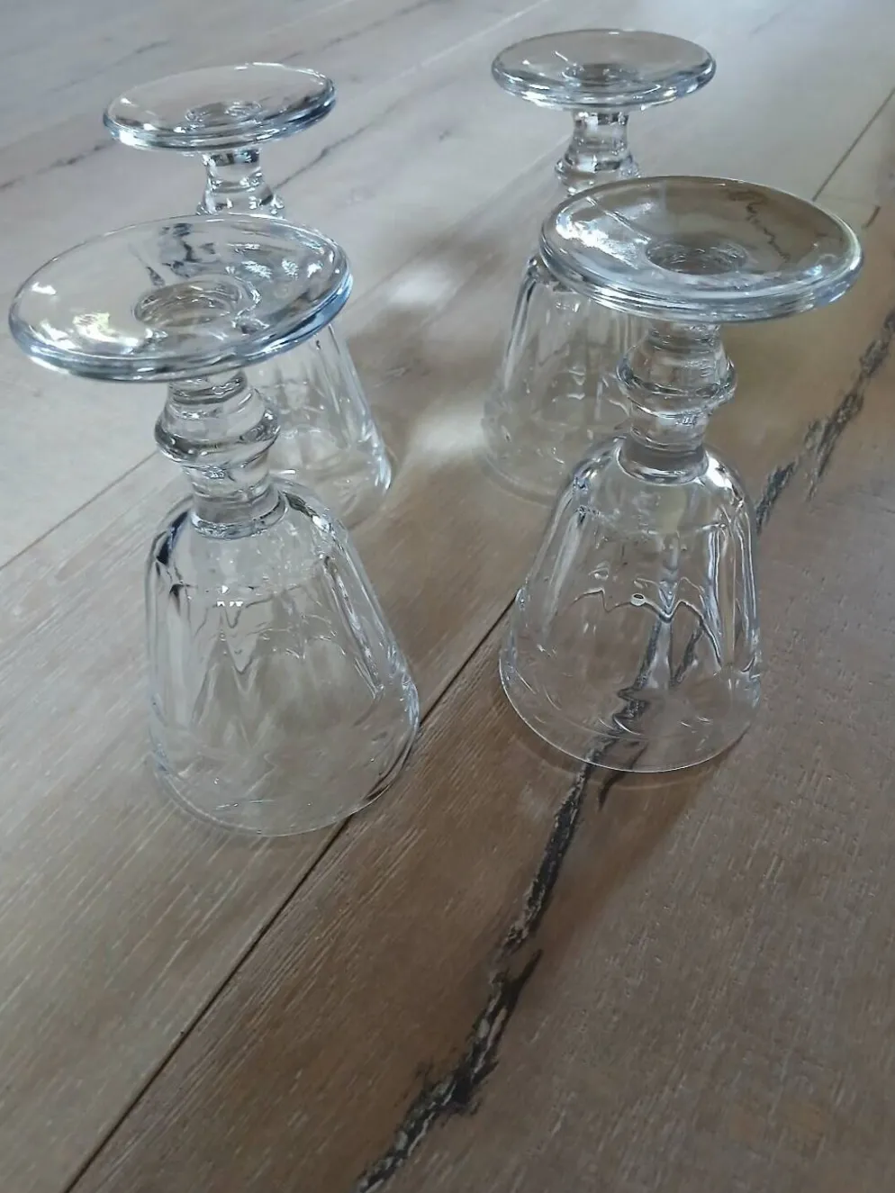 4 verres à pied en verre épais