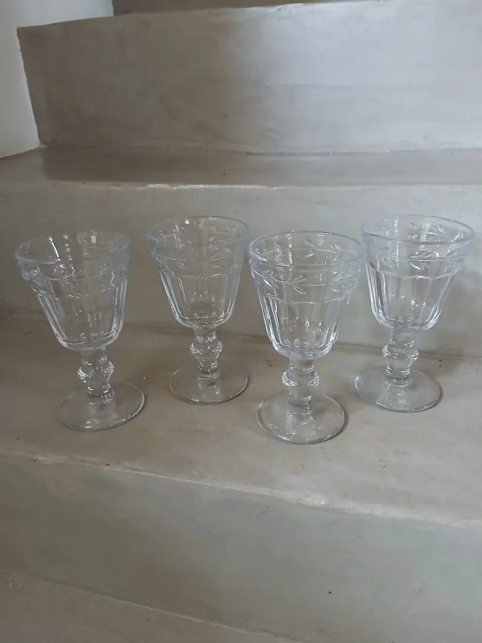 4 verres à pied en verre épais