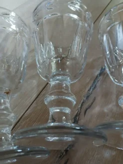 4 verres à pied en verre épais