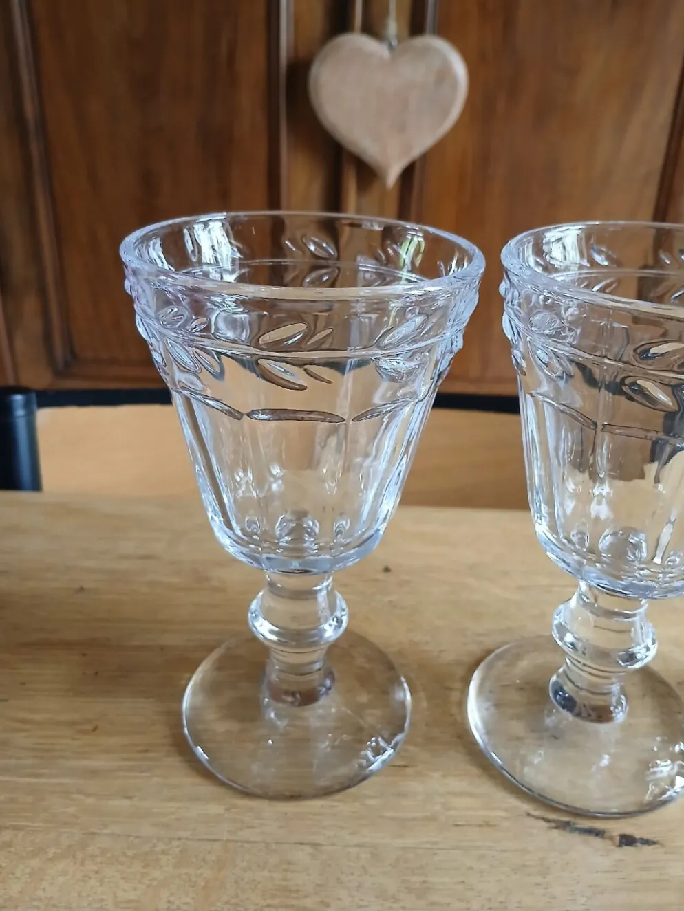 4 verres à pied en verre épais