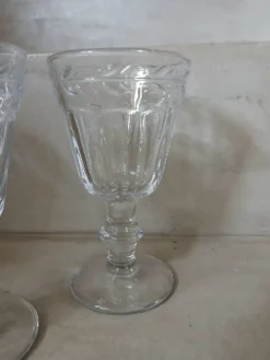 4 verres à pied en verre épais