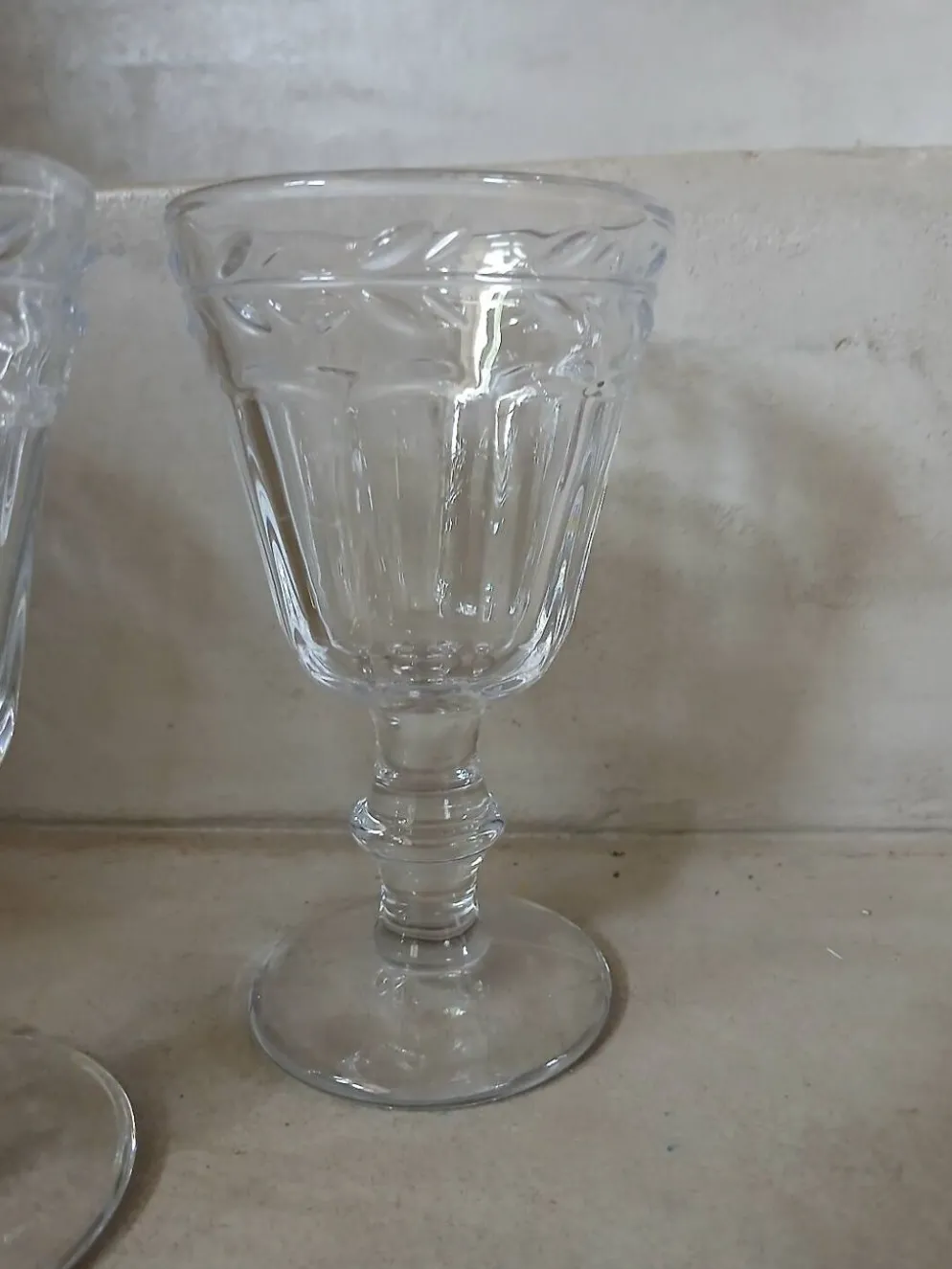4 verres à pied en verre épais