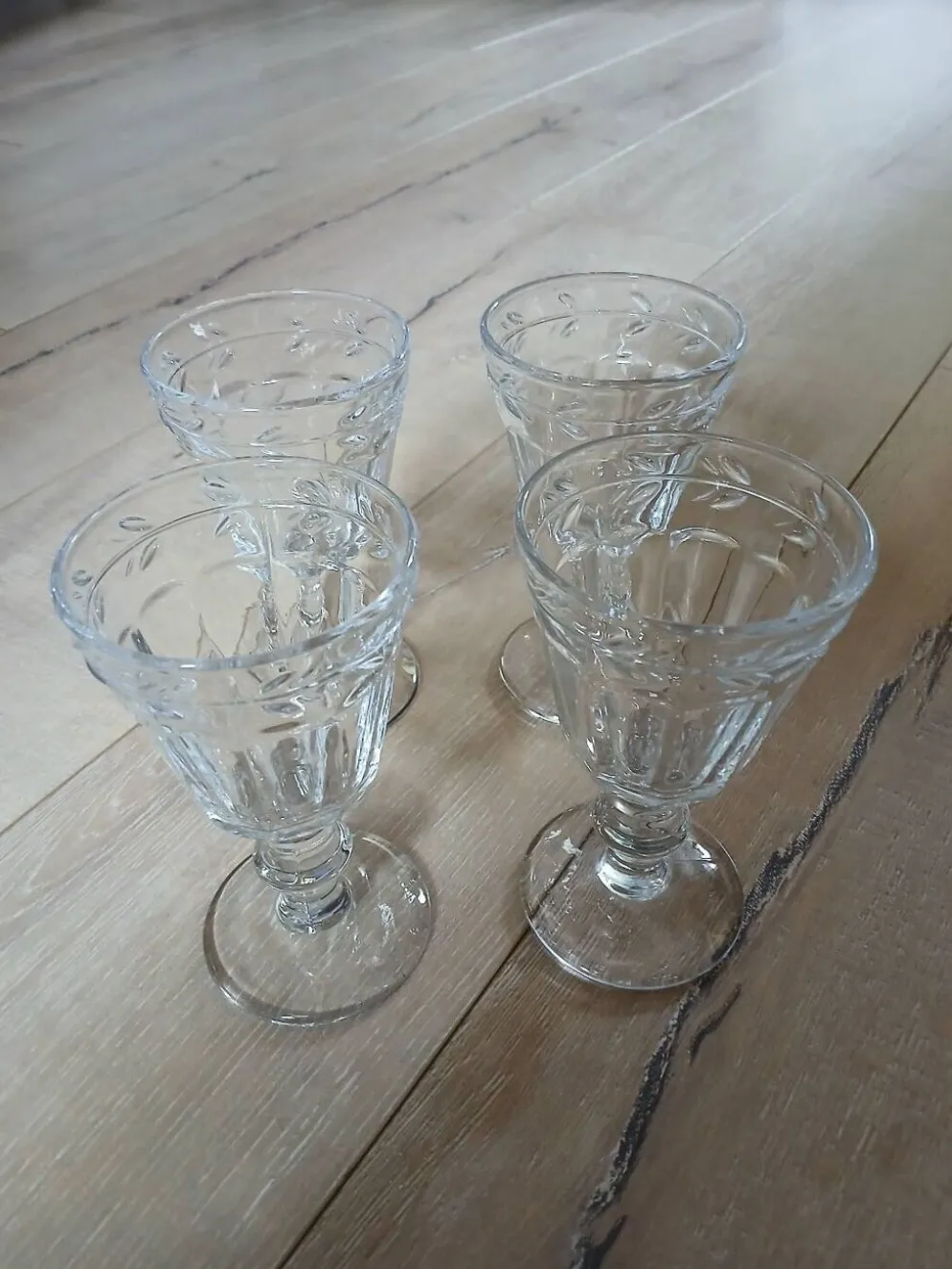 4 verres à pied en verre épais