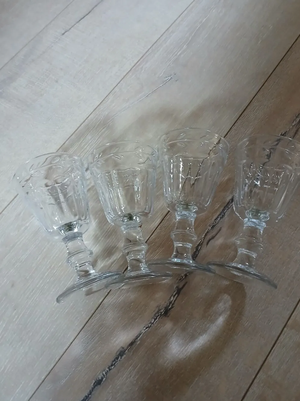 4 verres à pied en verre épais
