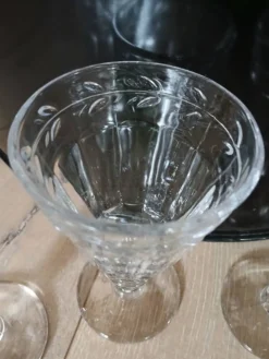 4 verres à pied en verre épais