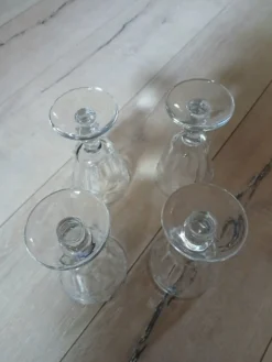 4 verres à pied en verre épais