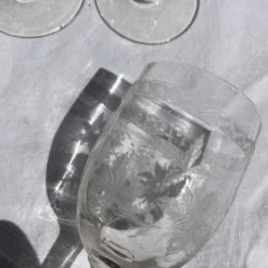 Verres à pieds 12 cm gravure feuillage