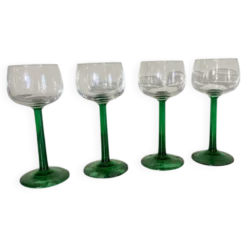 4 verres à pied vert