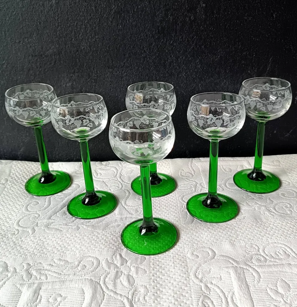 VERRES à pied vert émeraude, motif vigne