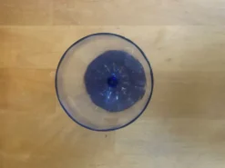 23 verres à pied vintage en verre transparent et pied bleu cobalt