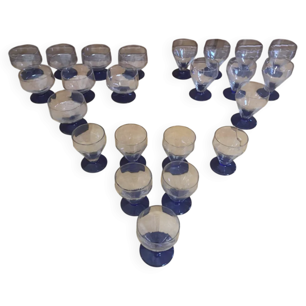 23 verres à pied vintage en verre transparent et pied bleu cobalt