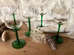 Verres à vin blanc anciens