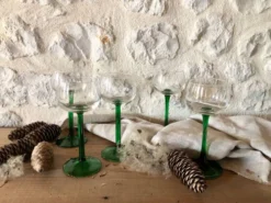 Verres à vin blanc anciens