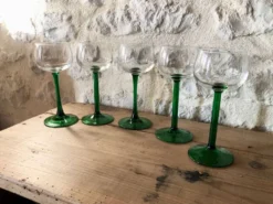 Verres à vin blanc anciens