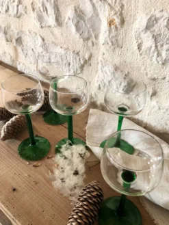 Verres à vin blanc anciens