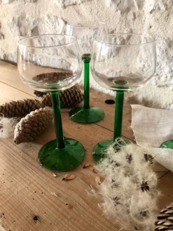 Verres à vin blanc anciens