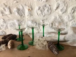 Verres à vin blanc anciens