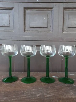 Verres à vin d'Alsace pied vert vintage