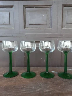 Verres à vin d'Alsace pied vert vintage