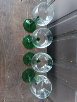 Verres à vin d'Alsace pied vert vintage