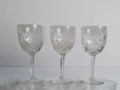 9 verres à vin / eau en cristal taillé