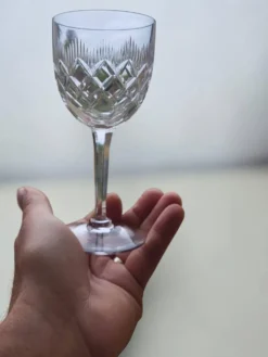 9 verres à vin / eau en cristal taillé
