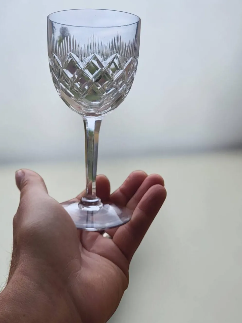 9 verres à vin / eau en cristal taillé