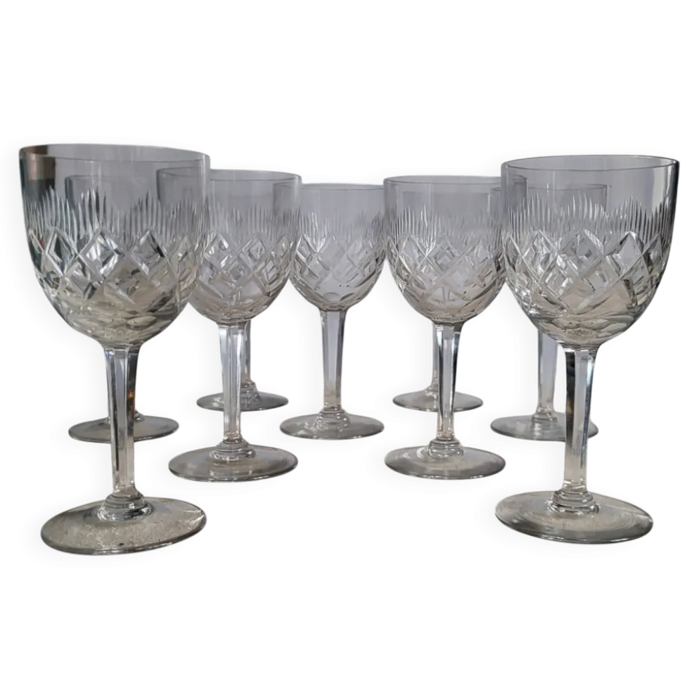 9 verres à vin / eau en cristal taillé